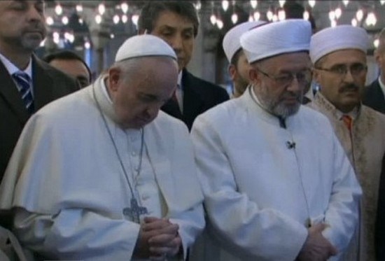 pope-in-moskee-bidden-heulen-islam-imam